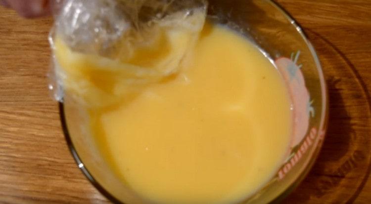 يجب ترك الكريم يبرد قليلاً.