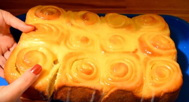 هذه هي الكعك الرائع مع الحليب المكثف الذي حصلنا عليه.