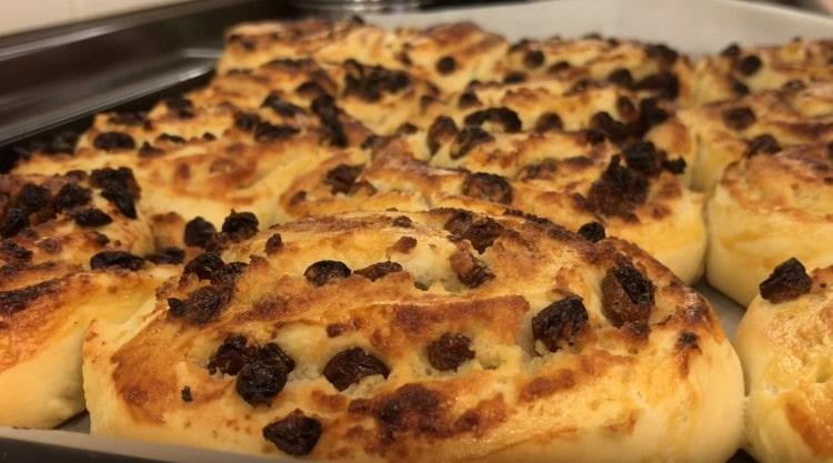 אופים את לחמניות השבלול בתנור למשך 20 דקות.