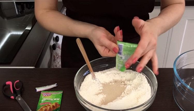 להוסיף לקמח שמרים יבשים.