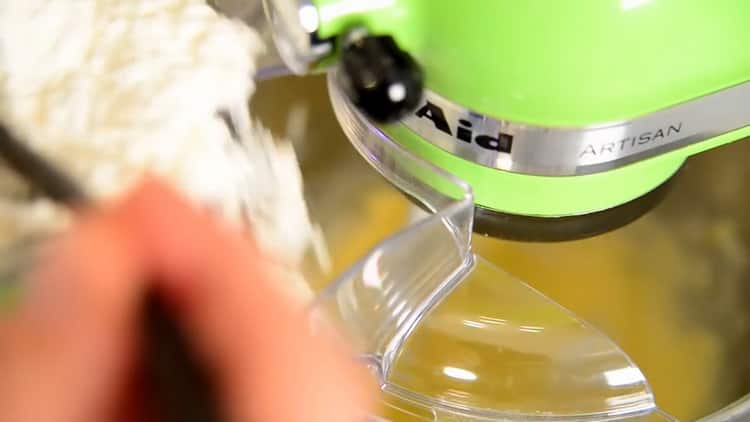 להכנת קאפקייקס בבית, מנפים קמח