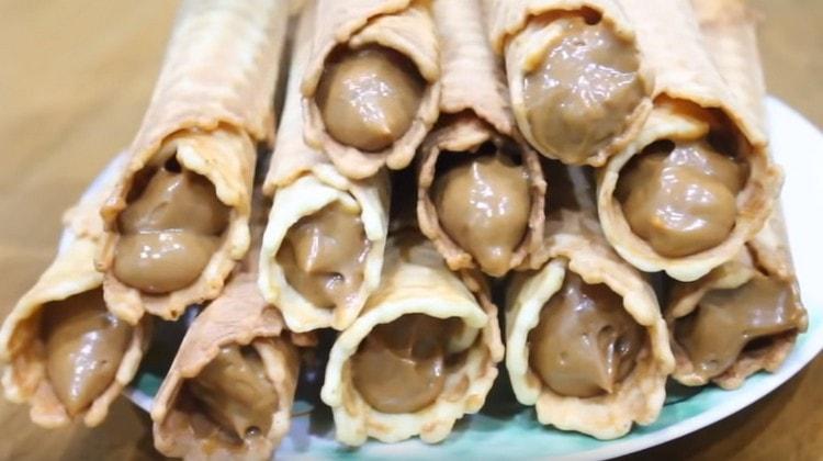 Vafele condensate preparate conform acestei rețete se dovedesc a fi mult mai gustoase decât napolitele din magazin.