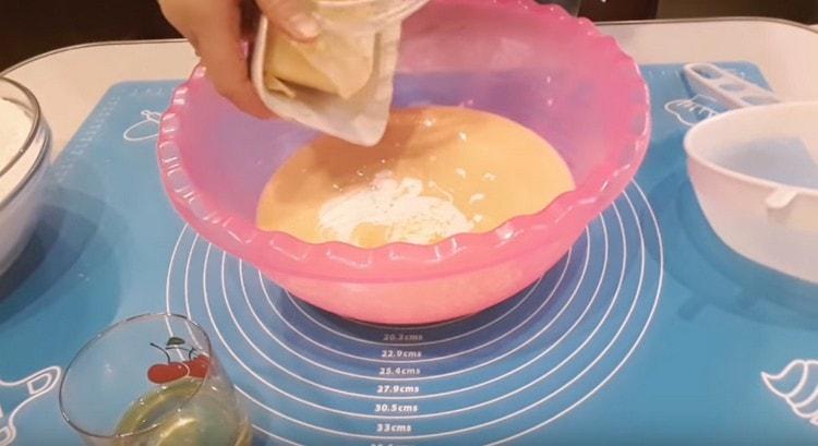 Dann die Butter dazugeben.