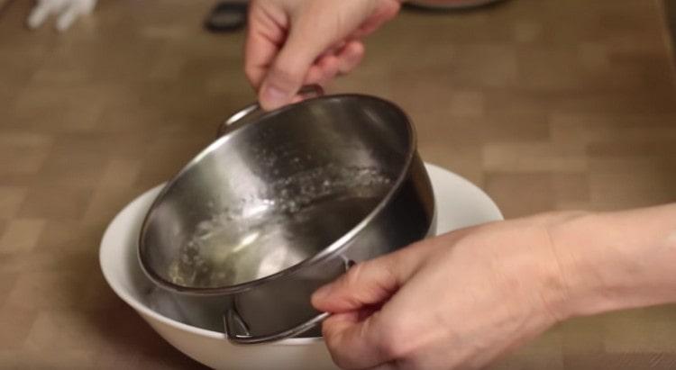 Apoi siropul trebuie răcit.