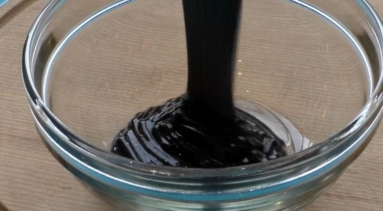 Glazura noastră simplă pentru eclairs este gata.