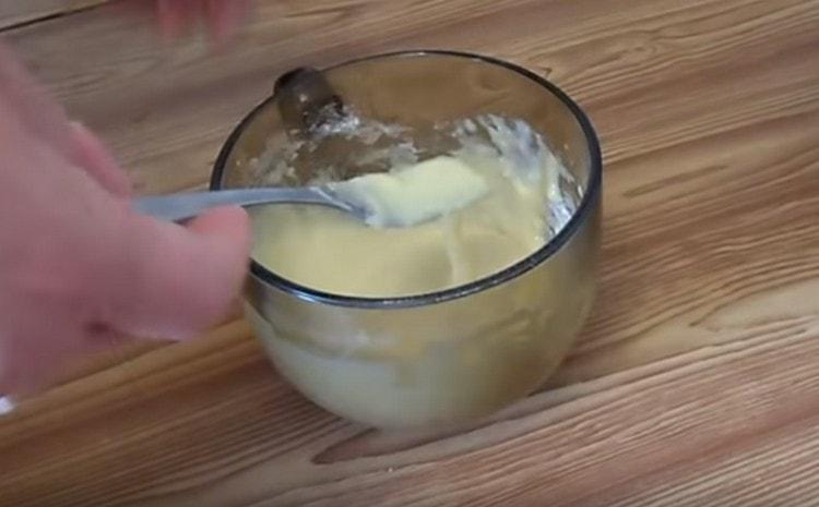 Cozinhando uma massa grossa.