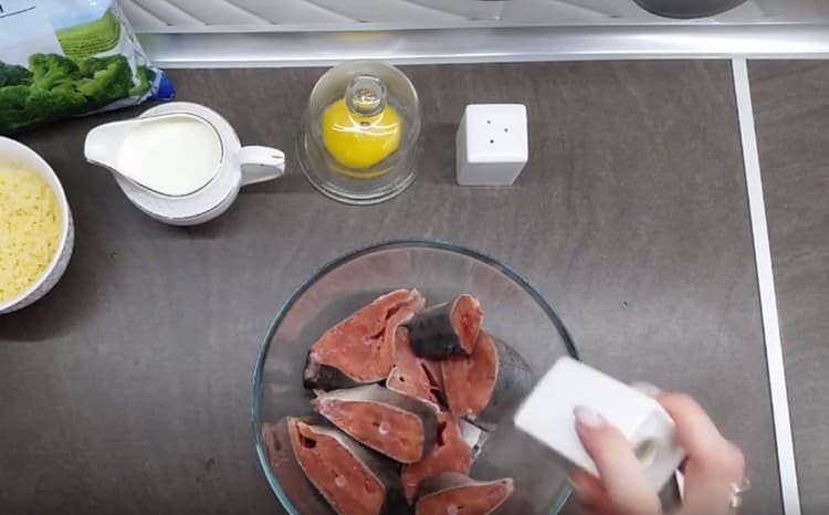 Mga steak ng asin at paminta.