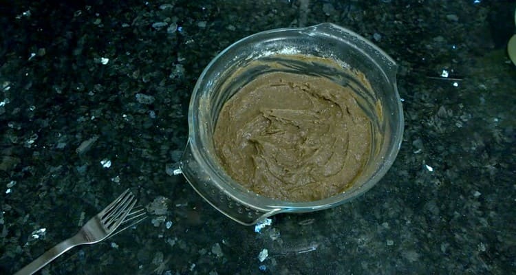 לאחר מסת מסת עור רגיל, הכנסנו לתנור.