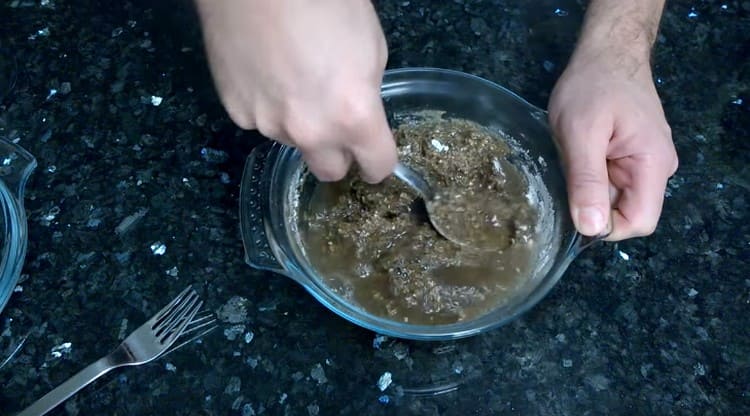 מערבבים היטב את המסה.