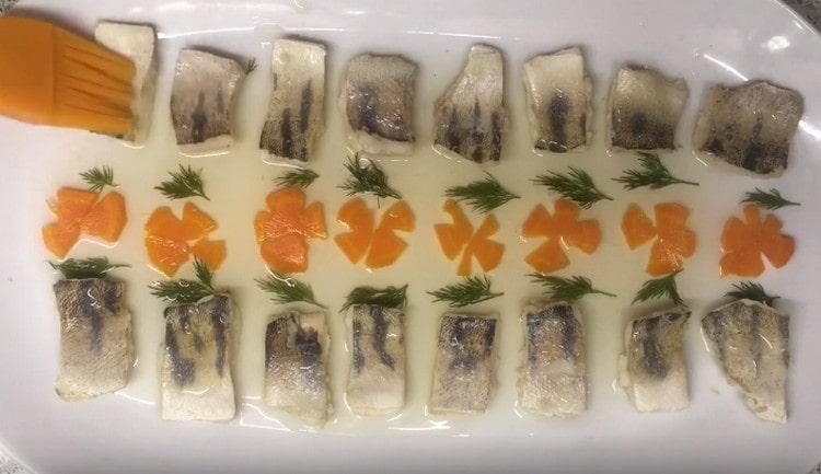 Un cop més, desfem el brou a la billeta i el posem a la nevera perquè agafi tot.