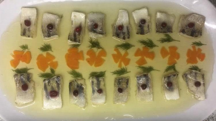 Passats els 40 minuts, afegiu el brou que queda.