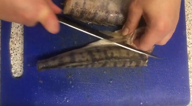 Talleu les aletes i poseu-les també en gasa.