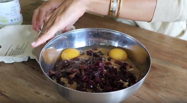 След това влизаме в сухите компоненти на яйцето.