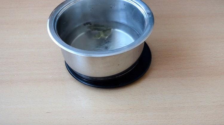 Amener la marinade à ébullition.