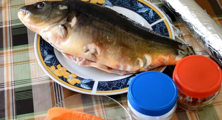 Lavamos a carpa, limpamos da balança, estripamos.