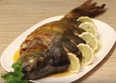 Carpa superba coapta intreaga la cuptor