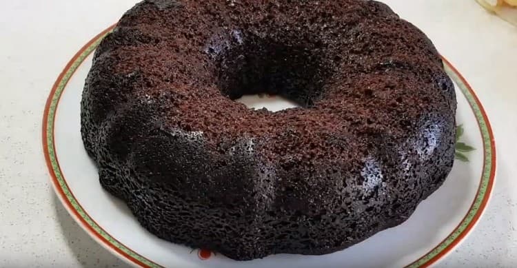 Un petit gâteau sans œufs est prêt.