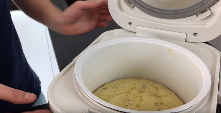 Klar tårta ska stå i enheten i flera minuter.