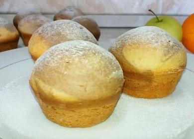 Coacem cupcakes pe smântână în forme de silicon conform rețetei cu o fotografie.