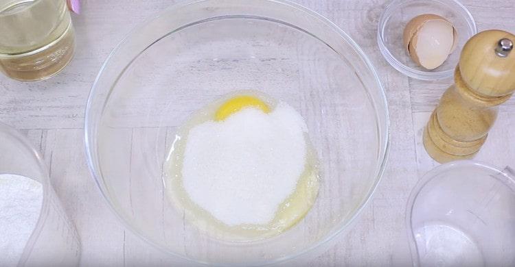 Добавете захарта.