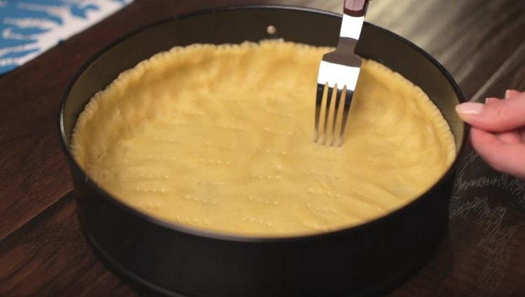 Nós bifurcamos a massa no fundo e nas laterais.