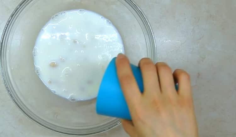 Pour préparer un gâteau de Pâques classique avec une recette simple, préparez les ingrédients