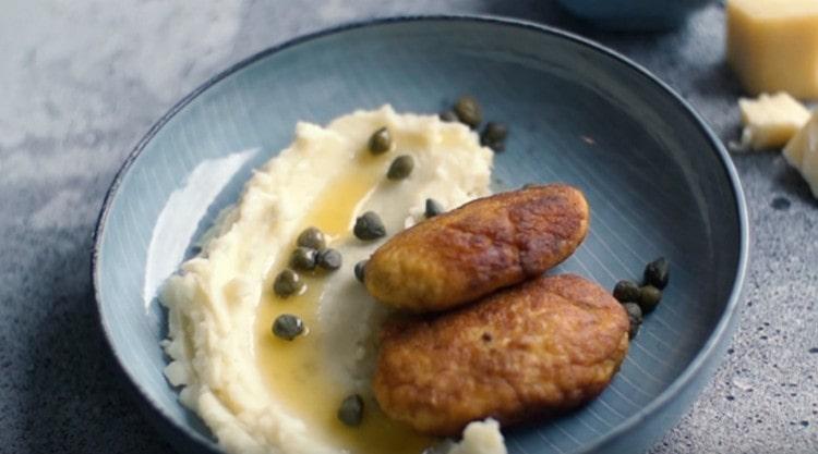 Ang pike perch na inihanda ayon sa resipe na ito ay pupunta nang maayos sa isang light side dish ng mashed patatas.