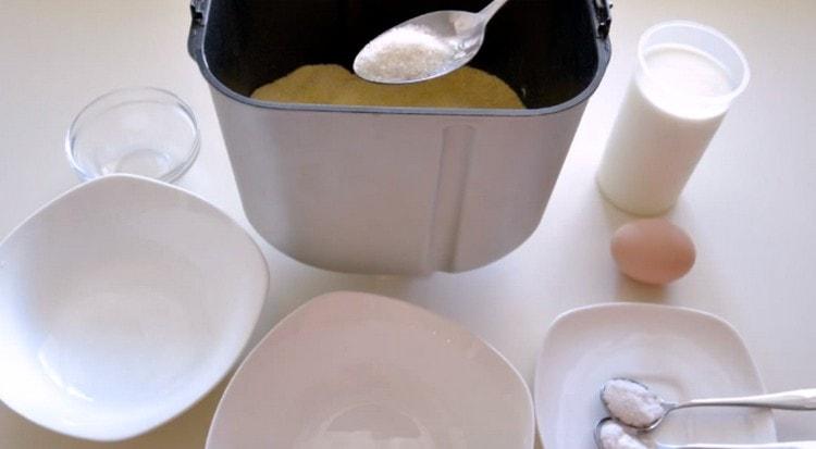 Zucker, Salz und Backpulver hinzufügen.