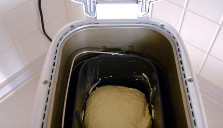 Das Kochen in einer Brotmaschine dauert ca. 3-3,5 Stunden.