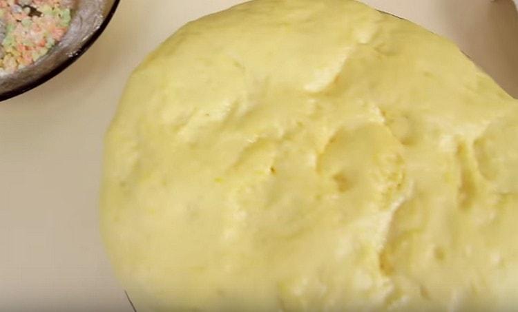 На топло място това тесто просто се издига превъзходно.