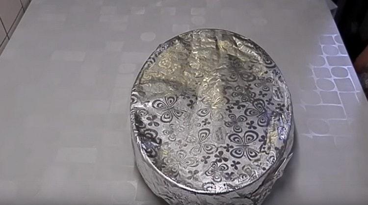 Cubra o formulário com papel alumínio e envie para o forno.