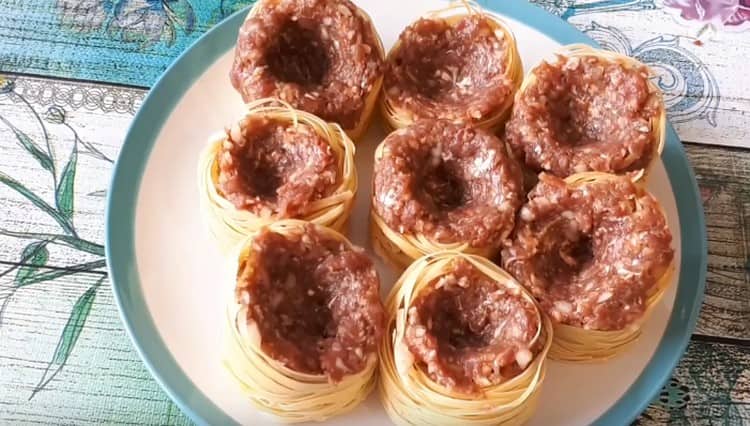 În fiecare piesă de prelucrat trebuie să faceți imediat o mică depresie.