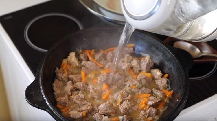 Adicione um pouco de água.