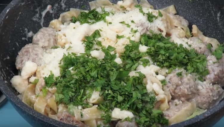 No final, adicione as verduras picadas e o parmesão na panela.