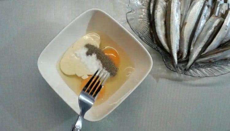 Se adaugă sare și piper.