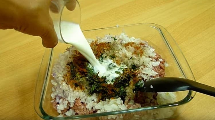 Pentru suculență, adăugați lapte rece.