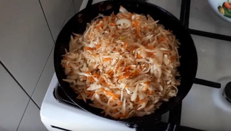 Vi sprider kål till grovarna.