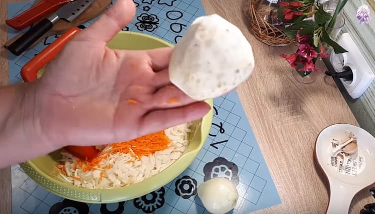 Vi gnider också selleri på grönsaker.