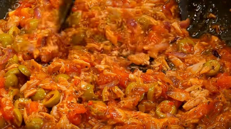 Bland alt sammen og kog et par minutter til.