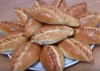 Gătit plăcinte delicioase cu stafide conform unei rețete pas cu pas cu o fotografie.