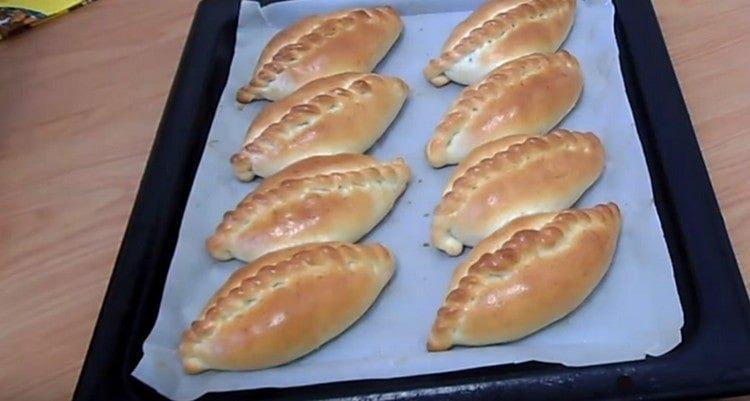 Dies sind die wunderbaren Torten mit Rosinen, die wir gemacht haben.