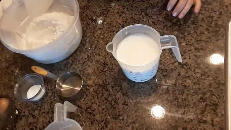 Per preparar els pastissos amb patates i bolets, prepareu els ingredients