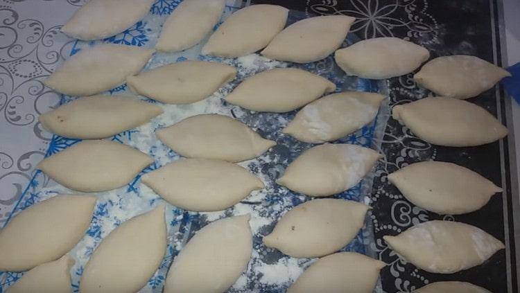 Pregătim toate plăcintele.