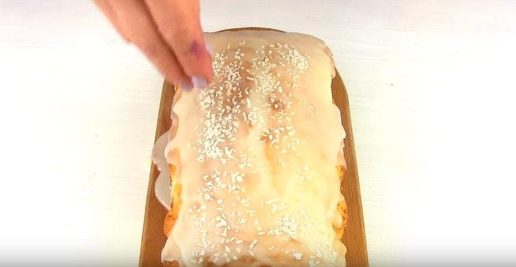 Presarati desertul cu nuca de cocos.