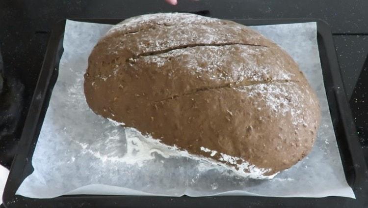 Facem pe știftul alb cu lama și îl trimitem la cuptor.