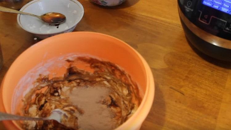 Após o malte, adicione o fermento seco à massa.