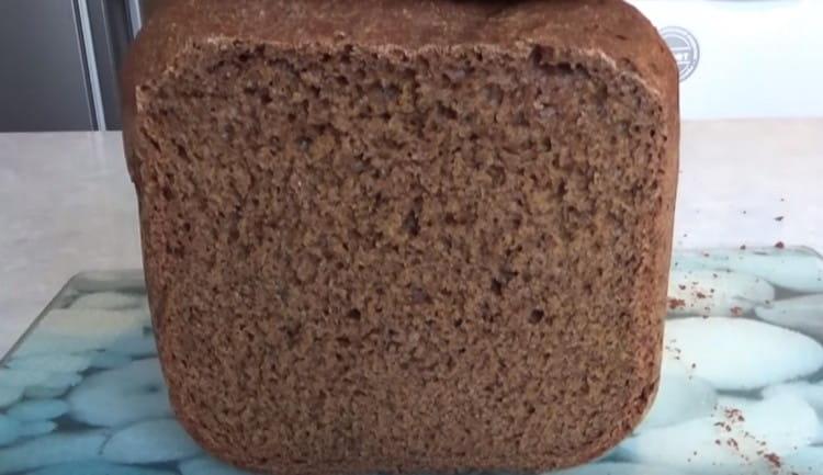 gekühltes Brot kann geschnitten werden.