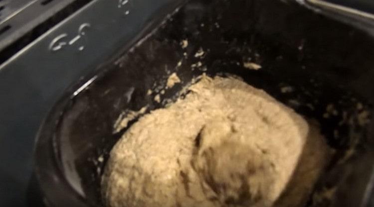 Включете опцията за омесване на тесто.