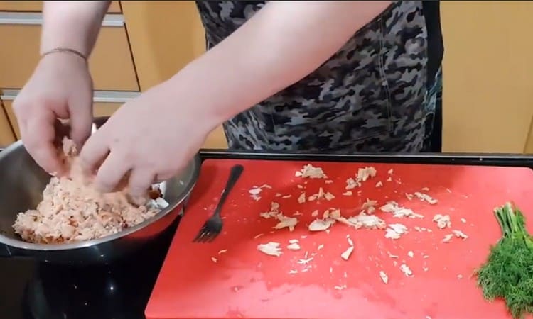 Trimitem toate componentele într-un singur bol.