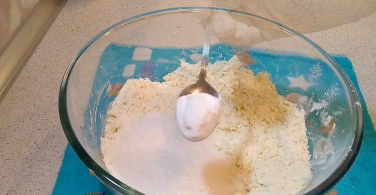 A continuación, agregue soda.